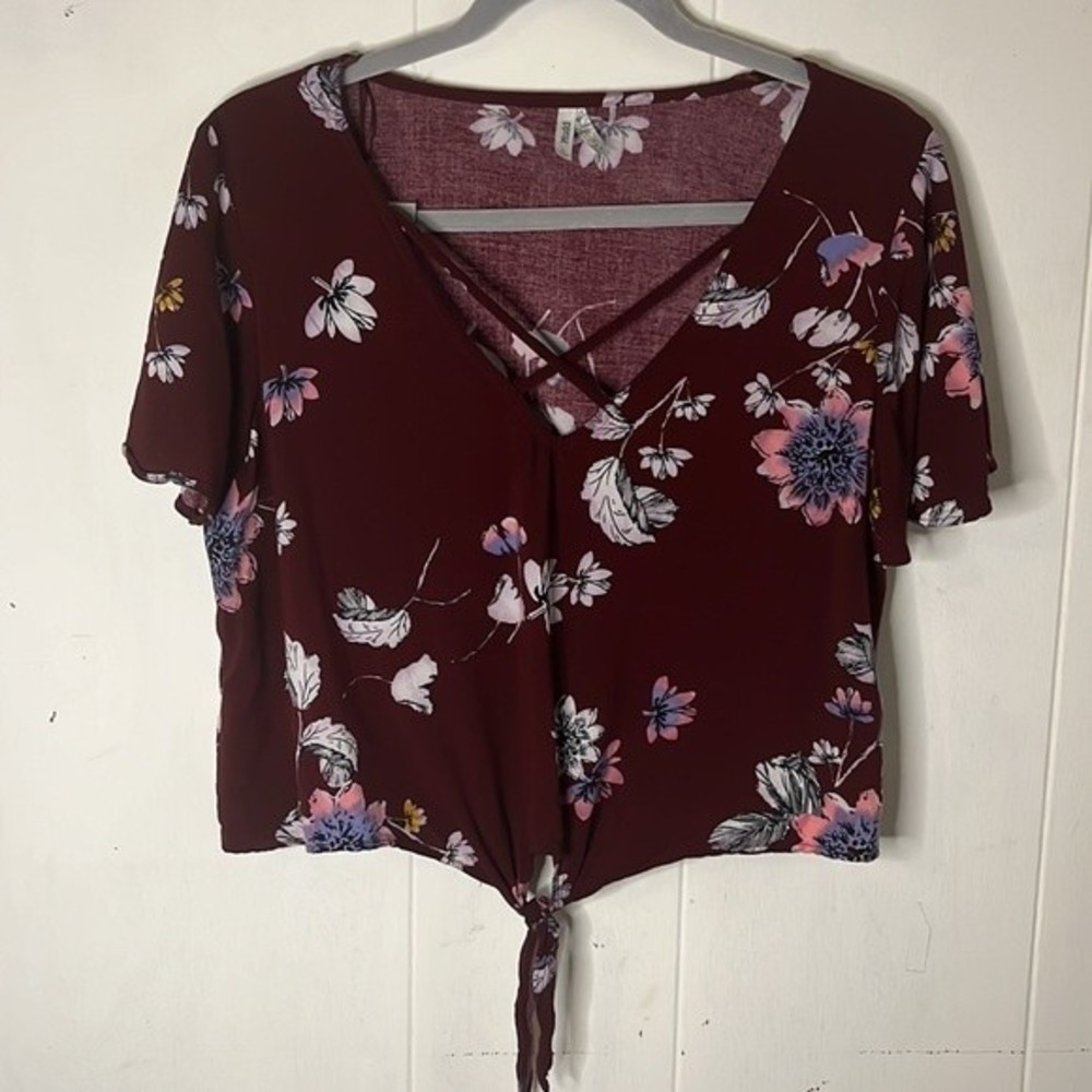 Mudd Floral Maroon Croptop Size Large‎